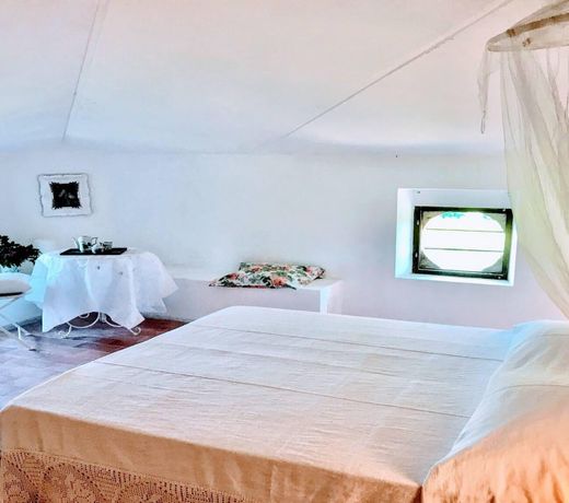 Garden Of Edensleeps 11spoleto Central - 10 Kms