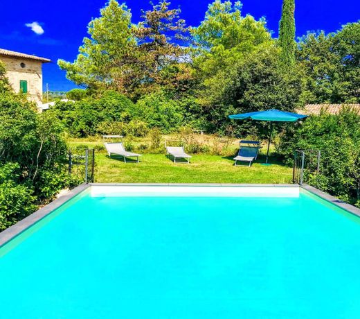 Garden Of Edensleeps 11spoleto Central - 10 Kms