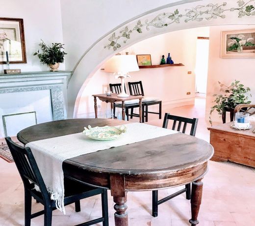 Garden Of Edensleeps 11spoleto Central - 10 Kms