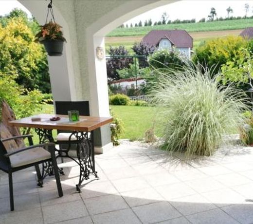 Cosy Apartment in Oed hling with Garden