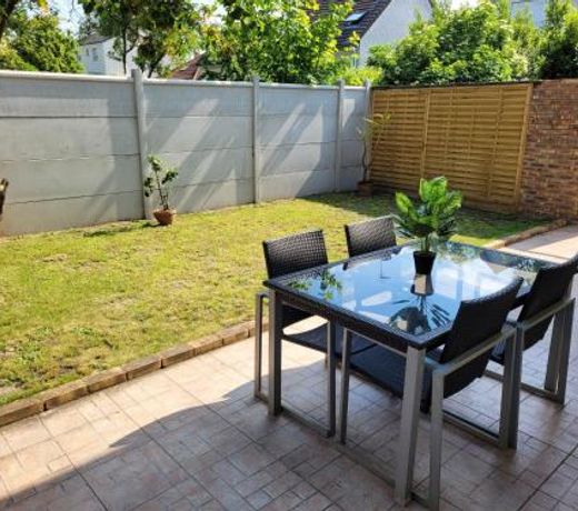 charmant studio de 30 m2 trÃ¨s calme avec sa grande belle terrasse et son jardin PRIVATIF