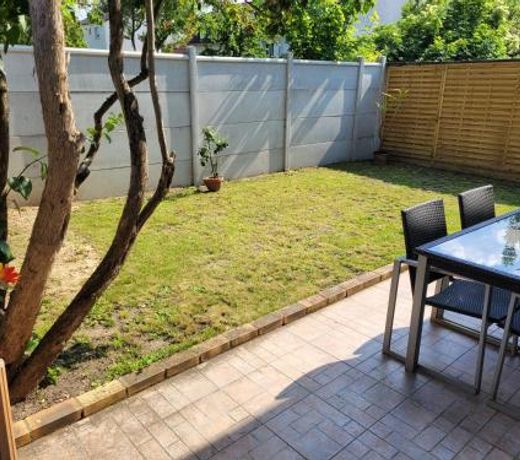 charmant studio de 30 m2 trÃ¨s calme avec sa grande belle terrasse et son jardin PRIVATIF
