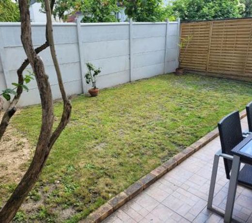 charmant studio de 30 m2 trÃ¨s calme avec sa grande belle terrasse et son jardin PRIVATIF