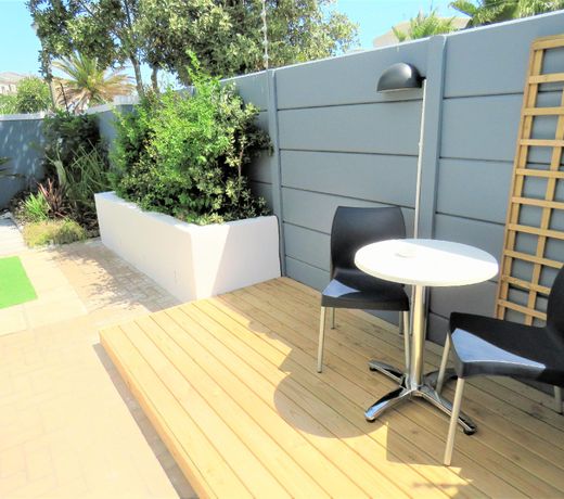 EXECUTIVE STUDIO 150M FROM THE BEACH
