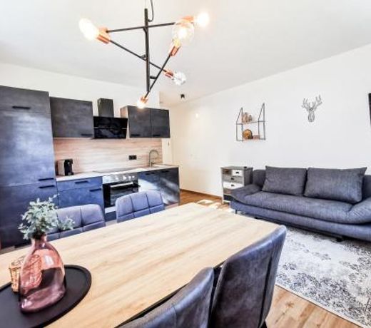 Apart Pair im Dorf