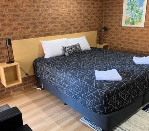 Colonial Motor Inn