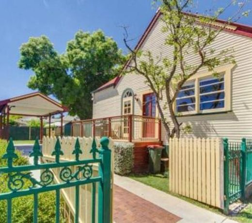 Bright 3-bedroom apartment - Central Armidale
