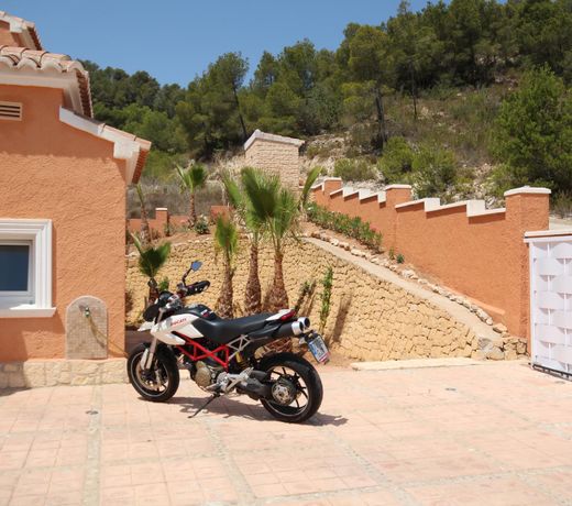 Fantastic villa with sea views and private pool