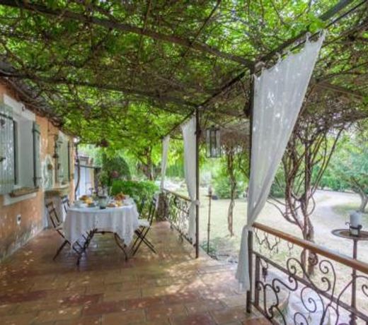 The original - A cocoon of greenery