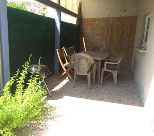 CENTRE CHATELAILLON GRAND T3** AVEC COUR 100m PLAGE