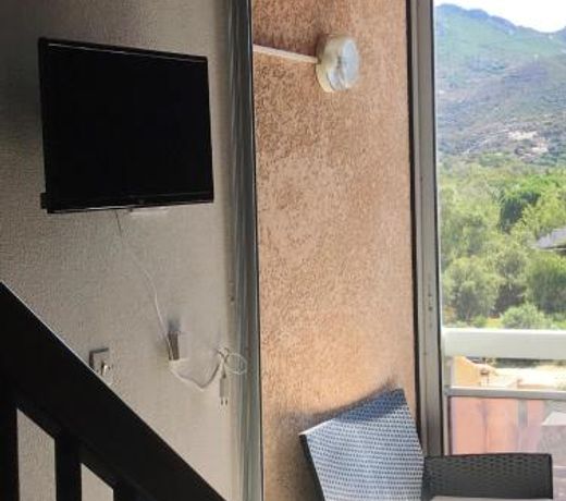 Duplex renove les pieds dans l'eau