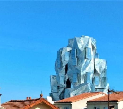 Magnifique Maison de 230 m2 face Ã  la tour Luma vacances-arles camargue