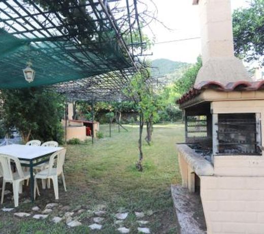 Cosy budget rooms to rent in Ipsos Corfu