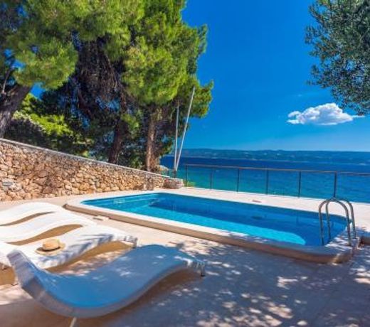 Beachfront Casa Ahoi with 2 bedrooms, heated pool, amazing sea views