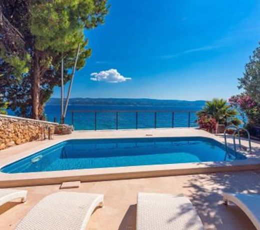 Beachfront Casa Ahoi with 2 bedrooms, heated pool, amazing sea views