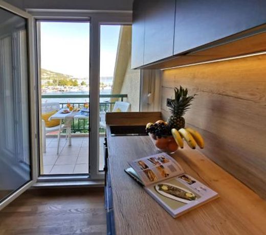 Olmissum rooftop sea view