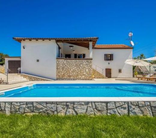 Villa Simici quiet peaceful place with pool perfect to enjoy the nature