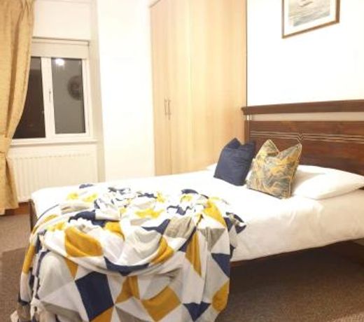 Cosy double Room, 15minutes from Airport, 4