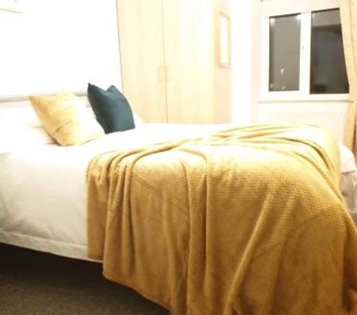 Cosy double Room, 15minutes from Airport, 4