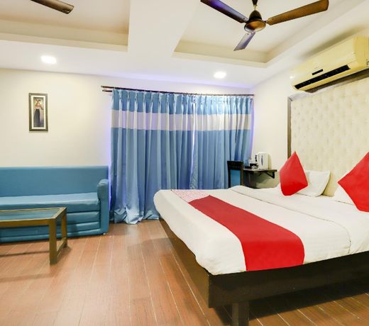OYO 74335 Hotel Dash