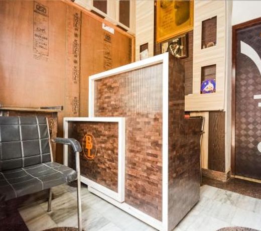 OYO 72452 Hotel Roice Inn