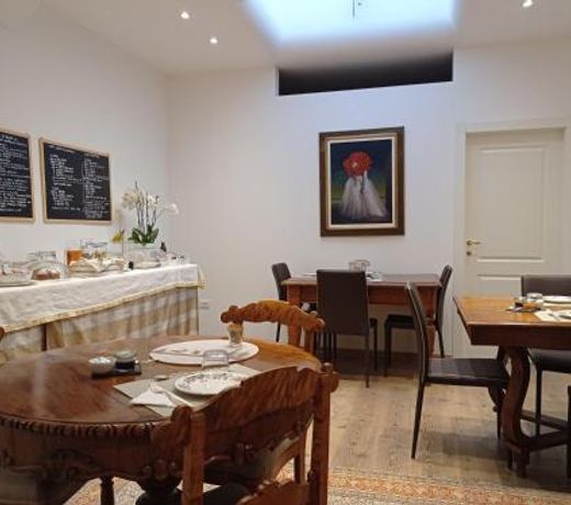 B&B S. TrinitÃ  18 Suites & Rooms