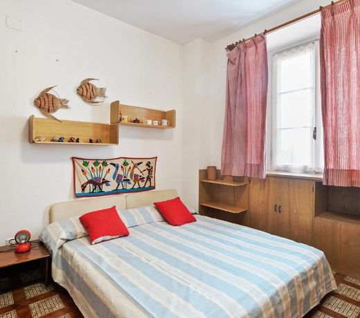 Camogli Bright Apartment with Parking