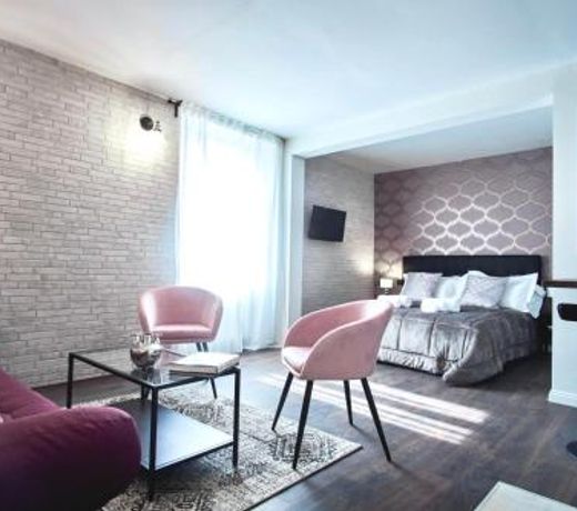S H E N K I N Design Apartment by the Museum