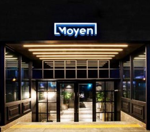 Moyen Hotel
