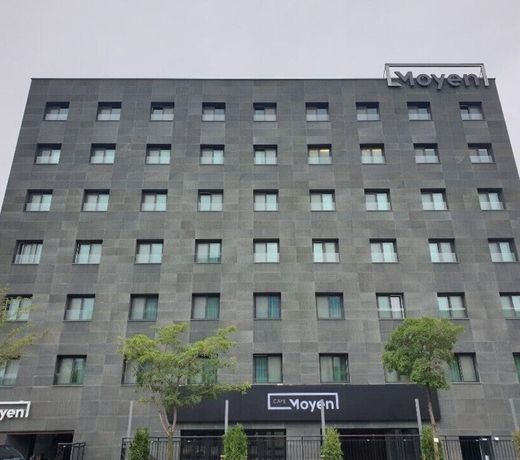 Moyen Hotel