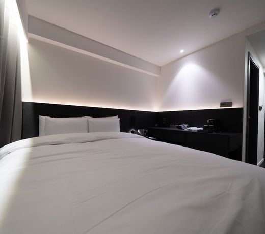 Moyen Hotel