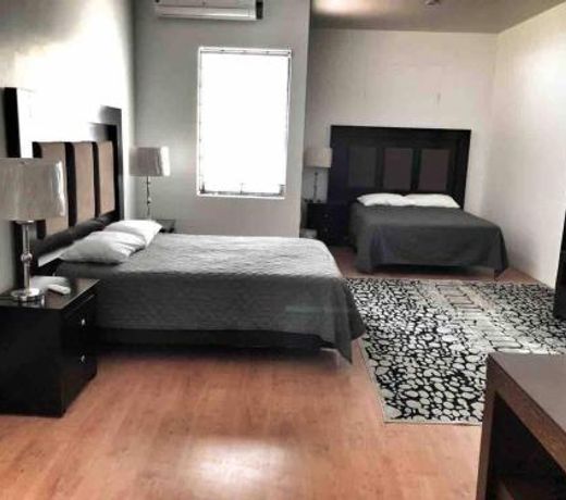 10 Large suite for 4 people
