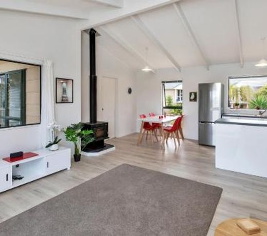 Lofty Te Haumi - Paihia Holiday Home