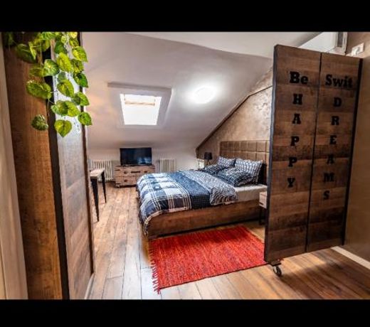 Ivi Place Apartments
