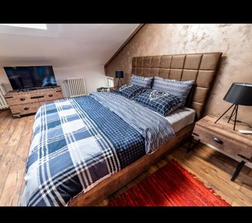 Ivi Place Apartments