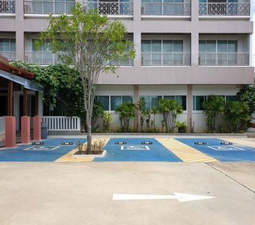 Swan Lake Hotel Sattahip