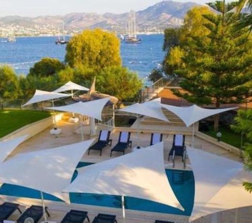 Farrys Boutique Hote & Beach Club