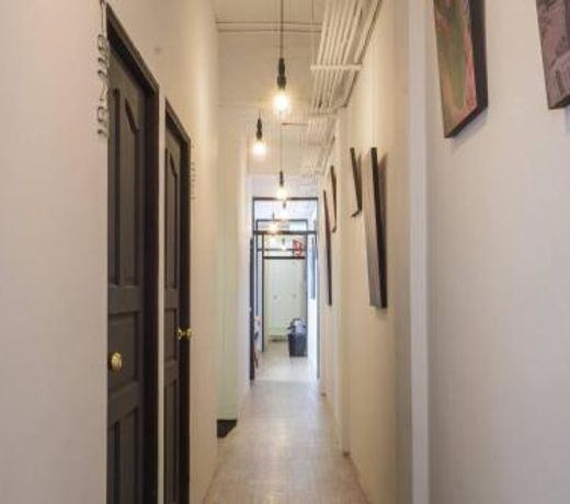 Journey hostel & bar