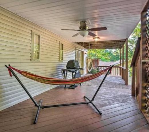 Cozy Pet-Friendly Hot Springs Village Apt with Deck
