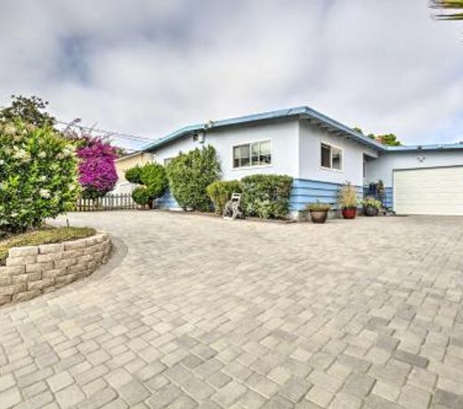 Modern Coastal Home - 1 Mile to Beach and Town!