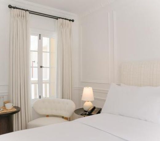 Cara Hotel