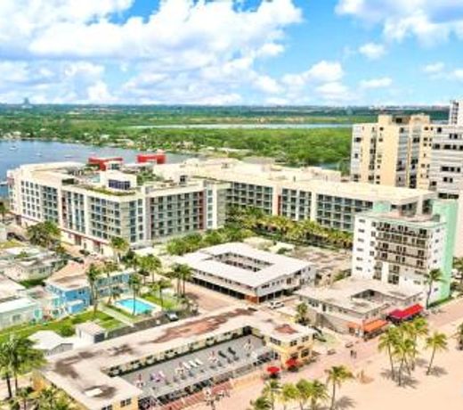 Beachfront Condo - Rooftop POOL