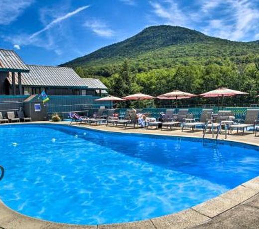 Village of Loon Mtn Condo with Fireplace and Balcony!
