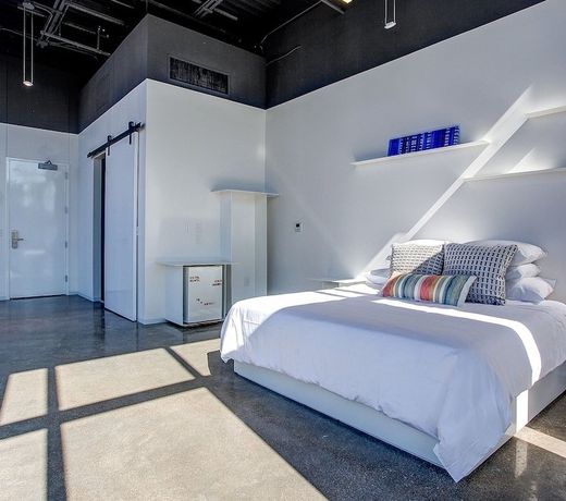 Hotel Revel