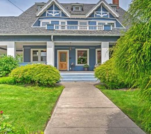 Idyllic Wine Country BandB with Yard Walk to Town