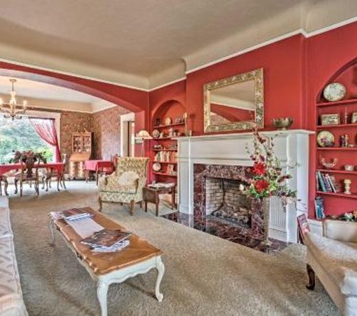 Idyllic Wine Country BandB with Yard Walk to Town