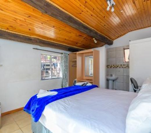 Royal Olympia Lodges & Safaris RSA