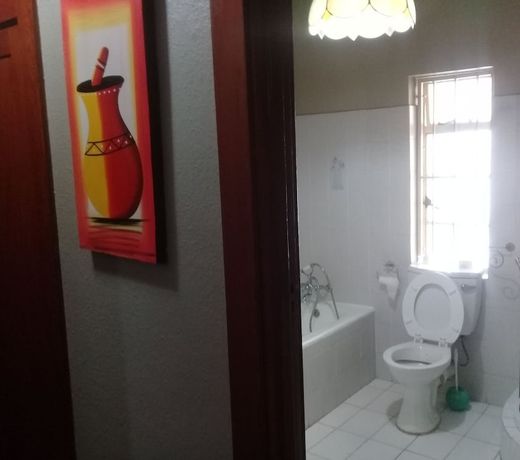 MIRATON EASTGATE SUITES