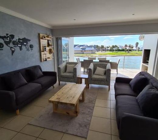 33 Kingston Place, Marina Martinique
