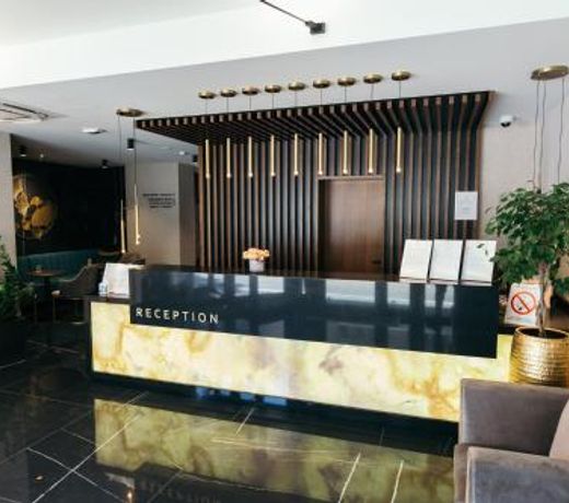 Central Point Hotel